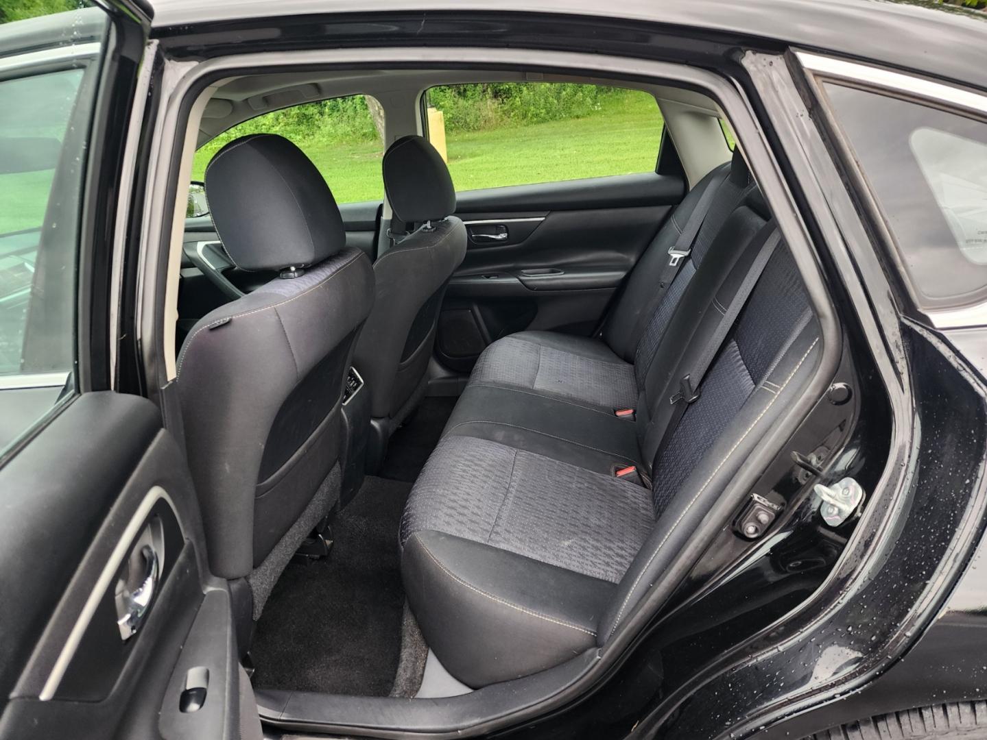 2016 BLACK /Black Nissan Altima 2.5 SV (1N4AL3APXGC) with an 2.5L L4 DOHC 16V engine, CVT transmission, located at 1221 Madison St., Shelbyville, TN, 37160, (931) 680-9439, 0.000000, 0.000000 - Photo#3